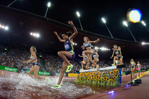 Athletics Diamond League meet in Letzigrund Stadium, Zurich, Switzerland Athletes compete during the womens 3000m steeplechase at the Weltklasse Diamond League meet in Letzigrund Stadium, Zurich, Switzerland on August 27, 2026. ZURICH SWITZERLAND  Copyright: xMatrixxImagesxYonathanxKellermanx