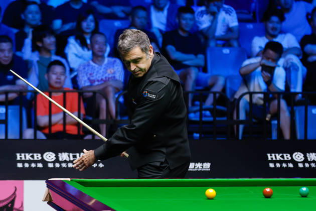 (260828) -- WUHAN, Aug. 28, 2026 -- Ronnie O Sullivan gestures during the semifinal match between Ronnie O Sullivan of England and Chang Bingyu of China at Wuhan Open 2026 snooker tournament in Wuhan, central China s Hubei Province, Aug. 28, 2026. ) (SP)CHINA-SNOOKER-WUHAN OPEN(CN) WuxZhizun 