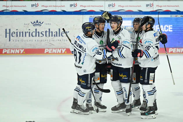 Jubel um Torschuetze Maximilian Eisenmenger (Iserlohn Roosters, 41) Iserlohn Roosters vs. Grizzlys Wolfsburg, SACHSENLOTTO Cup 2026, 28.08.2026 Iserlohn Roosters vs. Grizzlys Wolfsburg, SACHSENLOTTO Cup 2026, 28.08.2026 Dresden Copyright: xEibner-Pressefoto xHoepnerx EP_PHR
