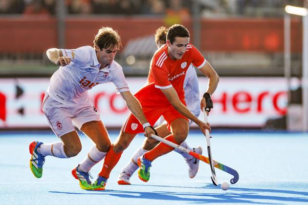 AMSTELVEEN - Bruno Font of Spain and Jonas de Geus of the Netherlands during the semi-final of the Hockey World Cup between the Netherlands and Spain at the Wagener Stadium. KOEN VAN WEEL ANP xVIxANPxSportx xxANPxIVx 566443664 originalFilename: 566443664.jpg