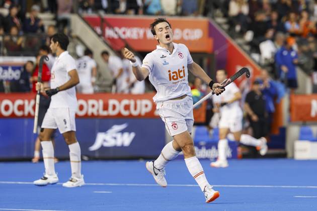 AMSTELVEEN - JosÃ Basterra of Spain celebrates scoring the 1-1 equalizer during the Hockey World Cup semi-final between the Netherlands and Spain at the Wagener Stadium. BAS CZERWINSKI ANP xVIxANPxSportx xxANPxIVx 566443949 originalFilename: 566443949.jpg