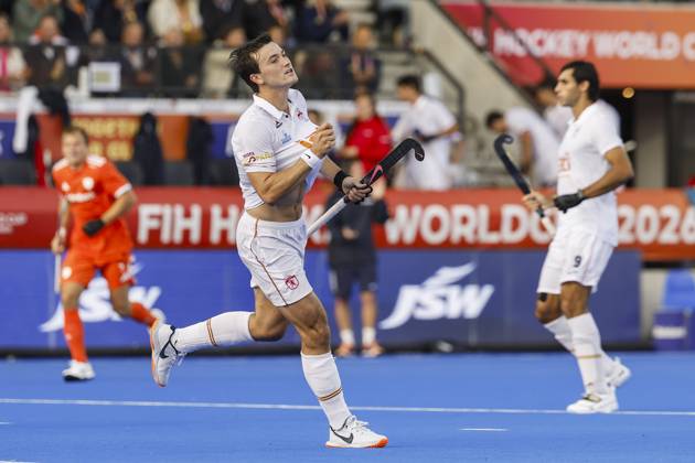 AMSTELVEEN - JosÃ Basterra of Spain celebrates scoring the 1-1 equalizer during the Hockey World Cup semi-final between the Netherlands and Spain at the Wagener Stadium. BAS CZERWINSKI ANP xVIxANPxSportx xxANPxIVx 566443983 originalFilename: 566443983.jpg