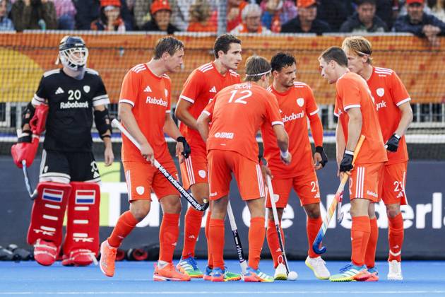 AMSTELVEEN - Players from the Netherlands during the semi-final of the Hockey World Cup between the Netherlands and Spain at the Wagener Stadium. KOEN VAN WEEL ANP xVIxANPxSportx xxANPxIVx 566445079 originalFilename: 566445079.jpg