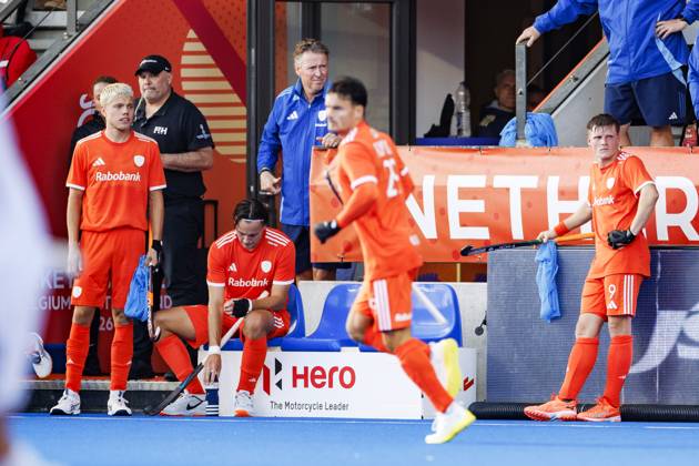 AMSTELVEEN - Derck de Vilder of the Netherlands, Duco Telgenkamp of the Netherlands, and Koen Bijen of the Netherlands on the sidelines during the semi-final of the Hockey World Cup between the Netherlands and Spain at the Wagener Stadium. KOEN VAN WEEL ANP xVIxANPxSportx xxANPxIVx 566446089 originalFilename: 566446089.jpg