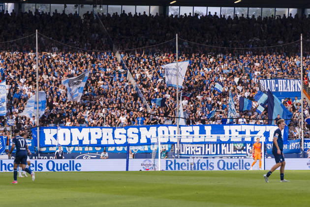 28.08.2026, Fussball, 3. Spieltag der 2. Bundesliga, VfL Bochum 1848 - VfL Osnabrück. Fans des VfL Bochum fordern mit einem Banner das Kompassmodell für die Regionalliga. Bochum Vonovia Ruhrstadion NRW Deutschland xRHR-FOTO DEx Copyright: DennisxEwert RHR-FOTOx RHR-FOTO DE