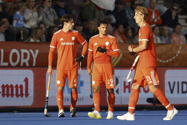 AMSTELVEEN - Lars Balk of the Netherlands, Tijmen Reyenga of the Netherlands, and Joep de Mol of the Netherlands react after the loss in the Hockey World Cup semi-final between the Netherlands and Spain at the Wagener Stadium. BAS CZERWINSKI ANP xVIxANPxSportx xxANPxIVx 566448523 originalFilename: 566448523.jpg