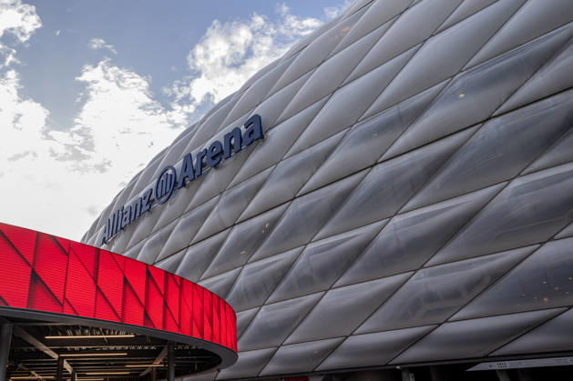 Die Aussenhuelle der Allianz-Arena mit dem Logo des Versicherers GER, FC Bayern Muenchen vs. VfB Stuttgart, Fussball, Bundesliga, 1. Spieltag, Spielzeit 2026 2027, 28.08.2026. (DFL DFB REGULATIONS PROHIBIT ANY USE OF PHOTOGRAPHS as IMAGE SEQUENCES and or QUASI-VIDEO). Foto: HMB Media Heike Feiner Copyright: HMBxMedia HeikexFeiner