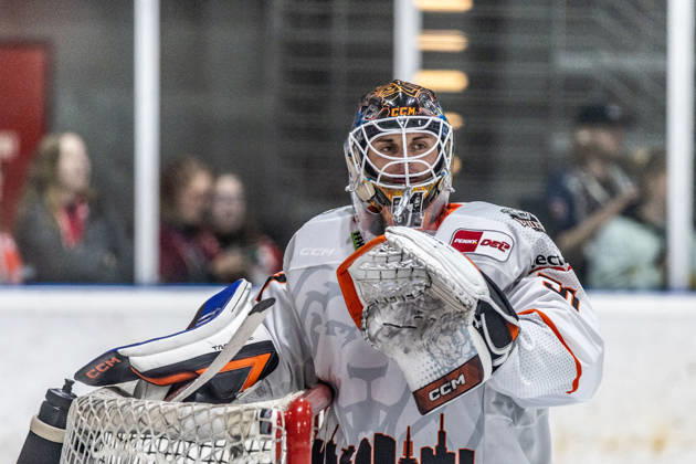 Cody Brenner (Loewen Frankfurt, 51) nach einem Tor Koelner Haie vs. Dresdner Eisloewen, Eishockey, Penny DEL, Spieltag 19, 2025 2026, 16.11.2025 Koelner Haie (KEC) vs. Dresdner Eisloewen, Eishockey, Penny DEL, Spieltag 19, 2025 2026, 16.11.2025 Koeln Copyright: xEibner-Pressefoto GerhardxWingenderx EP_GWR