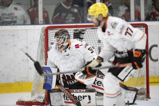 PENNY DEL 1 2. Testspiel; Kölner Haie - Löwen Frankfurt ; Köln, 28.08.2026 Cody Brenner (Löwen Frankfurt, Torwart, 51); Daniel Pfaffengut (Löwen Frankfurt, Sturm, 77); PENNY DEL 1 2. Testspiel; Kölner Haie - Löwen Frankfurt am 28.08.2026 in der KA2 in Köln (Deutschland). Copyright: xBEAUTIFULxSPORTS AndreasxDickx