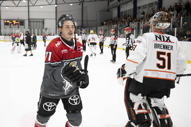 PENNY DEL 1 2. Testspiel; Kölner Haie - Löwen Frankfurt ; Köln, 28.08.2026 Daniel Fischbuch (Kölner Haie, Sturm, 71); Cody Brenner (Löwen Frankfurt, Torwart, 51); PENNY DEL 1 2. Testspiel; Kölner Haie - Löwen Frankfurt am 28.08.2026 in der KA2 in Köln (Deutschland). Copyright: xBEAUTIFULxSPORTS AndreasxDickx