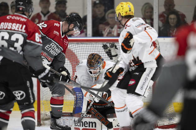 PENNY DEL 1 2. Testspiel; Kölner Haie - Löwen Frankfurt ; Köln, 28.08.2026 Marcel Noebels (Kölner Haie, Sturm, 92); Cody Brenner (Löwen Frankfurt, Torwart, 51); PENNY DEL 1 2. Testspiel; Kölner Haie - Löwen Frankfurt am 28.08.2026 in der KA2 in Köln (Deutschland). Copyright: xBEAUTIFULxSPORTS AndreasxDickx