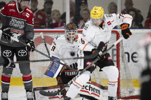 PENNY DEL 1 2. Testspiel; Kölner Haie - Löwen Frankfurt ; Köln, 28.08.2026 Marcel Noebels (Kölner Haie, Sturm, 92); Cody Brenner (Löwen Frankfurt, Torwart, 51); Daniel Wirt (Löwen Frankfurt, Verteidigung, 76); PENNY DEL 1 2. Testspiel; Kölner Haie - Löwen Frankfurt am 28.08.2026 in der KA2 in Köln (Deutschland). Copyright: xBEAUTIFULxSPORTS AndreasxDickx