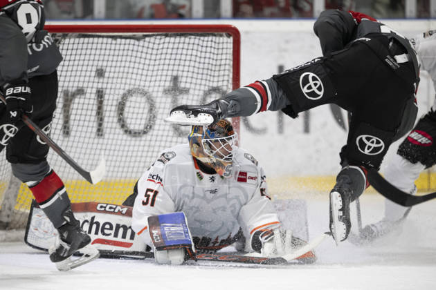 PENNY DEL 1 2. Testspiel; Kölner Haie - Löwen Frankfurt ; Köln, 28.08.2026 Cody Brenner (Löwen Frankfurt, Torwart, 51); Patrick Russell (Kölner Haie, Sturm, 63); PENNY DEL 1 2. Testspiel; Kölner Haie - Löwen Frankfurt am 28.08.2026 in der KA2 in Köln (Deutschland). Copyright: xBEAUTIFULxSPORTS AndreasxDickx