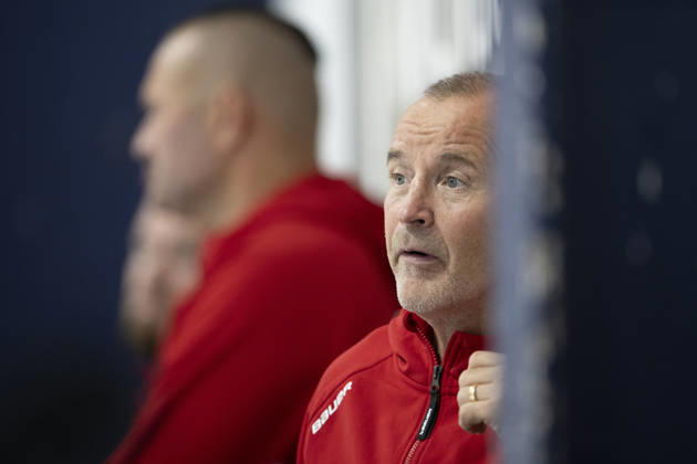 PENNY DEL 1 2. Testspiel; Kölner Haie - Löwen Frankfurt ; Köln, 28.08.2026 Thomas Berglund (Kölner Haie, Head Coach); PENNY DEL 1 2. Testspiel; Kölner Haie - Löwen Frankfurt am 28.08.2026 in der KA2 in Köln (Deutschland). Copyright: xBEAUTIFULxSPORTS AndreasxDickx