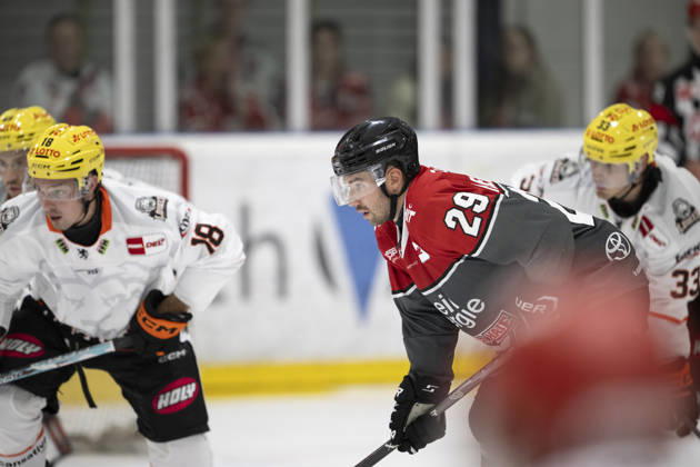 PENNY DEL 1 2. Testspiel; Kölner Haie - Löwen Frankfurt ; Köln, 28.08.2026 Eric Uba (Löwen Frankfurt, Sturm, 18); Tim Fleischer (Kölner Haie, Sturm, 29); PENNY DEL 1 2. Testspiel; Kölner Haie - Löwen Frankfurt am 28.08.2026 in der KA2 in Köln (Deutschland). Copyright: xBEAUTIFULxSPORTS AndreasxDickx