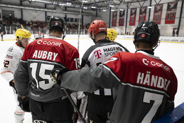 PENNY DEL 1 2. Testspiel; Kölner Haie - Löwen Frankfurt ; Köln, 28.08.2026 Louis- Marc Aubry (Kölner Haie, Sturm, 15); Carlos Händel (Kölner Haie, Verteidigung, 7); Maksim Matushkin (Löwen Frankfurt, Verteidigung, 52); PENNY DEL 1 2. Testspiel; Kölner Haie - Löwen Frankfurt am 28.08.2026 in der KA2 in Köln (Deutschland). Copyright: xBEAUTIFULxSPORTS AndreasxDickx