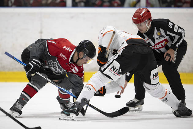 PENNY DEL 1 2. Testspiel; Kölner Haie - Löwen Frankfurt ; Köln, 28.08.2026 Juhani Tyrväinen (Kölner Haie, Sturm, 21); Tom Giesen (Linesmen, 86); PENNY DEL 1 2. Testspiel; Kölner Haie - Löwen Frankfurt am 28.08.2026 in der KA2 in Köln (Deutschland). Copyright: xBEAUTIFULxSPORTS AndreasxDickx