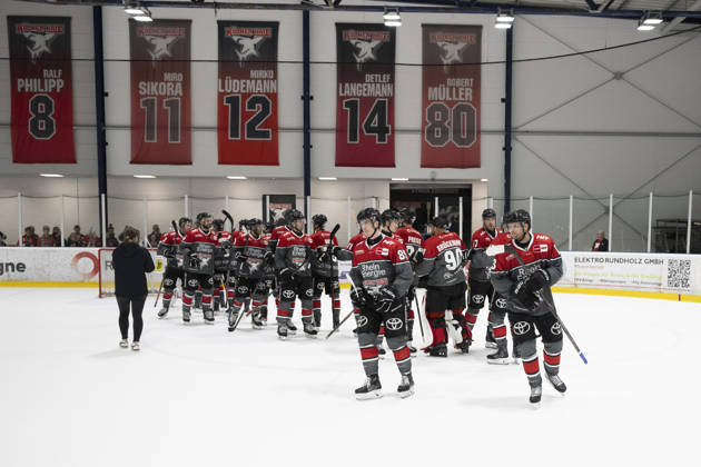 PENNY DEL 1 2. Testspiel; Kölner Haie - Löwen Frankfurt ; Köln, 28.08.2026 Gregor Macleod (Kölner Haie, Sturm, 89); Valtteri Kemiläinen (Kölner Haie, Verteidigung, 13); Felix Brückmann (Kölner Haie, Torwart, 90); Brady Austin (Kölner Haie, Verteidigung, 57); PENNY DEL 1 2. Testspiel; Kölner Haie - Löwen Frankfurt am 28.08.2026 in der KA2 in Köln (Deutschland). Copyright: xBEAUTIFULxSPORTS AndreasxDickx