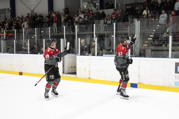 PENNY DEL 1 2. Testspiel; Kölner Haie - Löwen Frankfurt ; Köln, 28.08.2026 Brady Austin (Kölner Haie, Verteidigung, 57); Gregor Macleod (Kölner Haie, Sturm, 89); PENNY DEL 1 2. Testspiel; Kölner Haie - Löwen Frankfurt am 28.08.2026 in der KA2 in Köln (Deutschland). Copyright: xBEAUTIFULxSPORTS AndreasxDickx