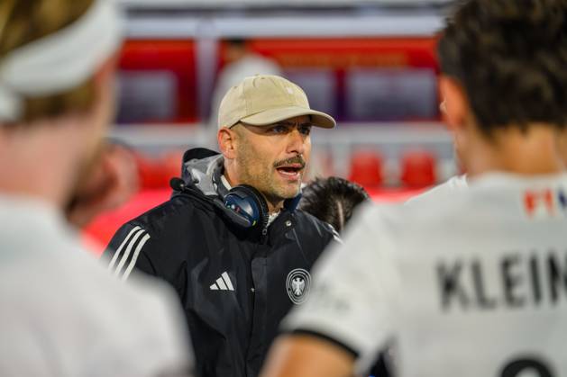 Wavre, 28-08-2026, Belfius Hockey Arena, FIH Hockey World Cup 2026 Men, 2026. Pasha Gademan talking to the team during the break of the game Germany - Argentina (men). Germany - Argentina (men)  x206155401x Copyright: