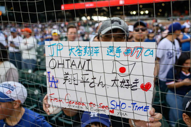 MLB, Baseball Herren, USA 2026: Dodgers Vs Tigers AUG 28 Aug 28, 2026; Detroit, Michigan, USA; Fans wait near the dugout to see Los Angeles Dodgers Shohei Ohtani (17) at Comerica Park. Mandatory Credit: Allan Dranberg-Cal Media (Credit Image: Â Allan Dranberg Cal Sport Media) Detroit Michigan USA EDITORIAL USE ONLY Copyright: xx ZUMA-20260828_zma_c04_006.jpg AllanxDranbergx csmphotothree515071