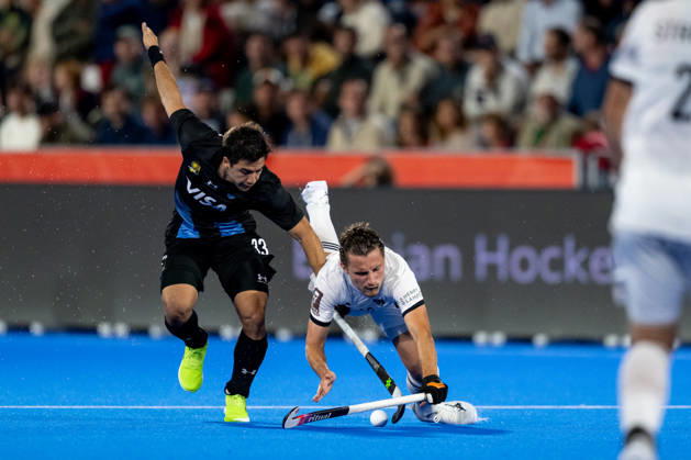 FIH Hockey World Cup 2026 - Men s Semi-Final - Germany v Argentina 2-0 Wavre, Belgien, 28 August 2026: Lucio Mendez, 33, Argentina Johannes Große, 10, Germany during the men s semi-final between Germany and Argentina at the FIH Hockey World Cup Belgium & Netherlands 2026 at Belfius Hockey Arena in Wavre, Belgium. Photo: Axel Kaste AK Photography. Wavre Belfius Hockey Arena Walloon Brabant Belgium