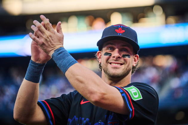 August 28, 2026, Toronto, On, Canada: Toronto Blue Jays Ernie Clement (22) acknowledges the crowd as he is presented the Toronto Blue Jays 2026 Heart and Hustle Award before MLB, Baseball Herren, USA baseball action against the Seattle Mariners in Toronto, on Friday, Aug. 28, 2026. Canada News - August 28, 2026 - ZUMAc35_ 20260828_zaf_c35_106 Copyright: xSammyxKoganx
