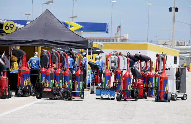 DAYTONA BEACH, FL - AUGUST 28: Crews fill gas cans before qualifying for the NASCAR, Motorsport, USA Cup Series Coke Zero Sugar 400 on August 28, 2026 at Daytona International Speedway in Daytona Beach, FL (Photo by Malcolm Hope Icon Sportswire) AUTO: AUG 28 NASCAR Cup Series Coke Zero Sugar 400 EDITORIAL USE ONLY Icon260828003400