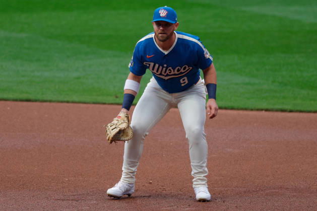 August 28, 2026, Milwaukee, Wisconsin, USA: Milwaukee Brewers first baseman JAKE BAUERS (9) in a baseball game, Friday, Aug. 28, 2026, in Milwaukee, Wisconsin. Milwaukee USA - ZUMAa325 20260828_zsa_a325_002 Copyright: xDavidxBalleringxIix
