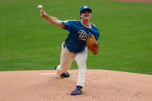 August 28, 2026, Milwaukee, Wisconsin, USA: Milwaukee Brewers pitcher LOGAN HENDERSON (43) pitches in a baseball game, Friday, Aug. 28, 2026, in Milwaukee, Wisconsin. Milwaukee USA - ZUMAa325 20260828_zsa_a325_008 Copyright: xDavidxBalleringxIix