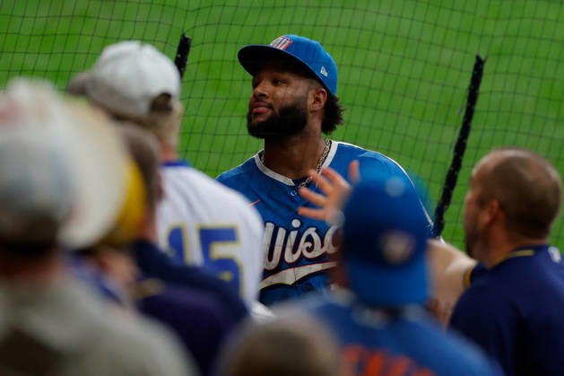 August 28, 2026, Milwaukee, Wisconsin, USA: Milwaukee Brewers left fielder JACKSON CHOURIO (11) watches a foul ball in a baseball game, Friday, Aug. 28, 2026, in Milwaukee, Wisconsin. MLB, Baseball Herren, USA 2026 - Rangers 1:6 Brewers - ZUMAa325 20260828_zsa_a325_013 Copyright: xDavidxBalleringxIix