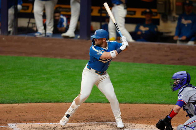 August 28, 2026, Milwaukee, Wisconsin, USA: Milwaukee Brewers first baseman JAKE BAUERS (9) at bat in a baseball game, Friday, Aug. 28, 2026, in Milwaukee, Wisconsin. MLB, Baseball Herren, USA 2026 - Rangers 1:6 Brewers - ZUMAa325 20260828_zsa_a325_022 Copyright: xDavidxBalleringxIix