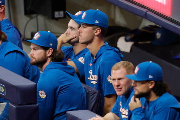 August 28, 2026, Milwaukee, Wisconsin, USA: Milwaukee Brewers pitcher JACOB MISIOROWSKI (32) looks on in a baseball game, Friday, Aug. 28, 2026, in Milwaukee, Wisconsin. MLB, Baseball Herren, USA 2026 - Rangers 1:6 Brewers  - ZUMAa325 20260828_zsa_a325_030 Copyright: xDavidxBalleringxIix