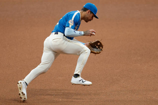 August 28, 2026, Milwaukee, Wisconsin, USA: Milwaukee Brewers shortstop JOEY ORTIZ (3) fields a ground ball in a baseball game, Friday, Aug. 28, 2026, in Milwaukee, Wisconsin. Milwaukee USA - ZUMAa325 20260828_zsa_a325_033 Copyright: xDavidxBalleringxIix