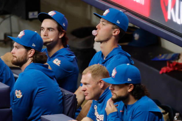August 28, 2026, Milwaukee, Wisconsin, USA: Milwaukee Brewers pitcher JACOB MISIOROWSKI (32) looks on from the dugout in a baseball game, Friday, Aug. 28, 2026, in Milwaukee, Wisconsin. Milwaukee USA - ZUMAa325 20260828_zsa_a325_039 Copyright: xDavidxBalleringxIix
