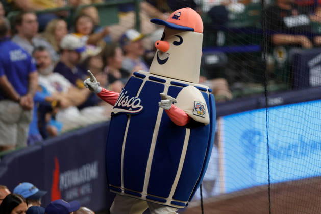 August 28, 2026, Milwaukee, Wisconsin, USA: The BREWERS BARREL MAN in a baseball game, Friday, Aug. 28, 2026, in Milwaukee, Wisconsin. Milwaukee USA - ZUMAa325 20260828_zsa_a325_040 Copyright: xDavidxBalleringxIix