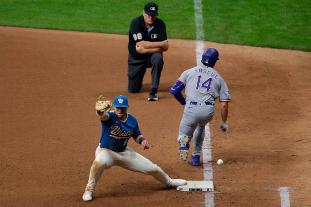 August 28, 2026, Milwaukee, Wisconsin, USA: Texas Rangers second baseman JUSTIN FOSCUE (14) is safe at first after an errant throw in a baseball game, Friday, Aug. 28, 2026, in Milwaukee, Wisconsin. Milwaukee USA - ZUMAa325 20260828_zsa_a325_042 Copyright: xDavidxBalleringxIix