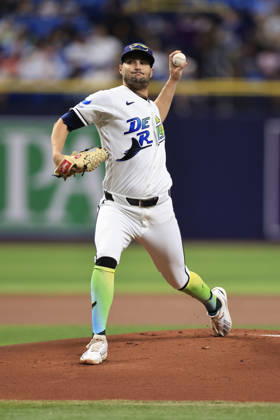 August 28, 2026, St. Petersburg, Florida, USA: Tampa Bay Rays starting pitcher Shane McClanahan (18) delivers a pitch during an MLB, Baseball Herren, USA game against the San Diego Padres on August 28, 2026 at Tropicana Field. The Rays beat the Padres 9-4. St. Petersburg USA - ZUMAh180 20260828_zsp_h180_025 Copyright: xKimxHukarix