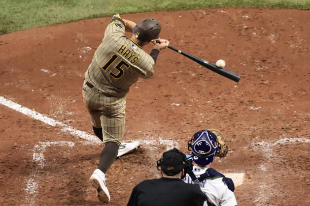 August 28, 2026, St. Petersburg, Florida, USA: San Diego Padres designated hitter Austin Hays (15) grounds out to Tampa Bay Rays third baseman Junior Caminero (13) during an MLB, Baseball Herren, USA game on August 28, 2026 at Tropicana Field. The Rays beat the Padres 9-4. St. Petersburg USA - ZUMAh180 20260828_zsp_h180_031 Copyright: xKimxHukarix