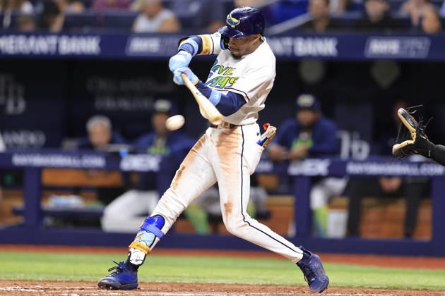 August 28, 2026, St. Petersburg, Florida, USA: Tampa Bay Rays left fielder Chandler Simpson (14) hits into a force out but reaches base on a throwing error by San Diego Padres starting pitcher Casey Mize (32) during an MLB, Baseball Herren, USA game on August 28, 2026 at Tropicana Field. The Rays beat the Padres 9-4. St. Petersburg USA - ZUMAh180 20260828_zsp_h180_033 Copyright: xKimxHukarix