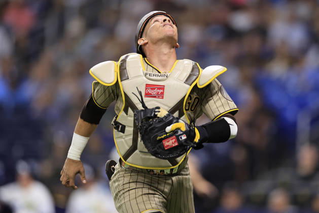 August 28, 2026, St. Petersburg, Florida, USA: San Diego Padres catcher Freddy Fermin (54) chases down a foul ball off the bat of Tampa Bay Rays catcher Liam Hicks (34) during an MLB, Baseball Herren, USA game on August 28, 2026 at Tropicana Field. The Rays beat the Padres 9-4. St. Petersburg USA - ZUMAh180 20260828_zsp_h180_037 Copyright: xKimxHukarix
