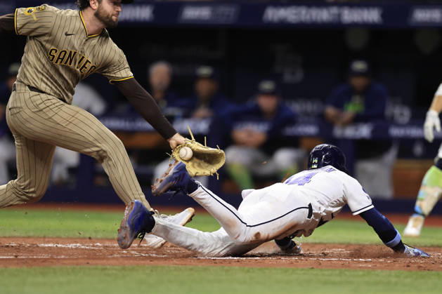 August 28, 2026, St. Petersburg, Florida, USA: Tampa Bay Rays left fielder Chandler Simpson (14) steals home on a wild pitch by San Diego Padres starting pitcher Casey Mize (32) during an MLB, Baseball Herren, USA game on August 28, 2026 at Tropicana Field. The Rays beat the Padres 9-4. St. Petersburg USA - ZUMAh180 20260828_zsp_h180_039 Copyright: xKimxHukarix