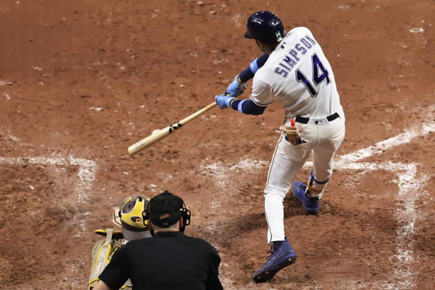 August 28, 2026, St. Petersburg, Florida, USA: Tampa Bay Rays left fielder Chandler Simpson (14) grounds out to San Diego Padres second baseman Jake Cronenworth (9) during an MLB, Baseball Herren, USA game on August 28, 2026 at Tropicana Field. The Rays beat the Padres 9-4. St. Petersburg USA - ZUMAh180 20260828_zsp_h180_079 Copyright: xKimxHukarix
