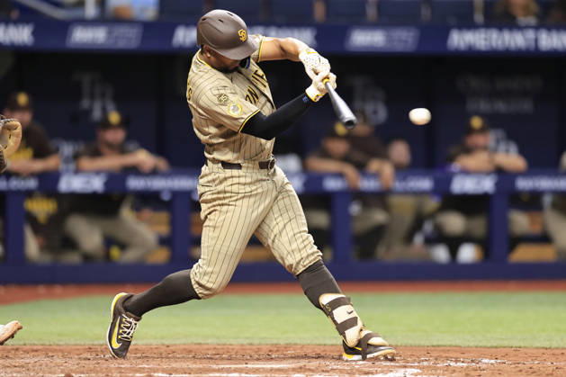 August 28, 2026, St. Petersburg, Florida, USA: San Diego Padres shortstop Xander Bogaerts (2) singles to center field during an MLB, Baseball Herren, USA game against the Tampa Bay Rays on August 28, 2026 at Tropicana Field. The Rays beat the Padres 9-4. St. Petersburg USA - ZUMAh180 20260828_zsp_h180_080 Copyright: xKimxHukarix