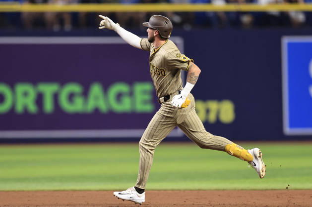 August 28, 2026, St. Petersburg, Florida, USA: San Diego Padres center fielder Jackson Merrill (3) homers to left center field during an MLB, Baseball Herren, USA game against the Tampa Bay Rays on August 28, 2026 at Tropicana Field. The Rays beat the Padres 9-4. St. Petersburg USA - ZUMAh180 20260828_zsp_h180_094 Copyright: xKimxHukarix