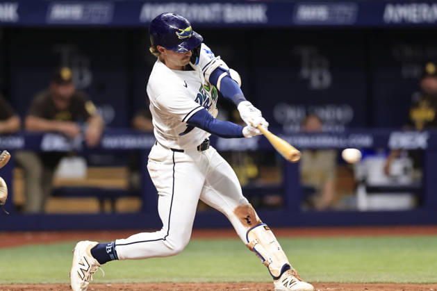 August 28, 2026, St. Petersburg, Florida, USA: Tampa Bay Rays right fielder Jonny DeLuca (21) singles to center field and scores left fielder Chandler Simpson (14) during an MLB, Baseball Herren, USA game against the San Diego Padres on August 28, 2026 at Tropicana Field. The Rays beat the Padres 9-4. St. Petersburg USA - ZUMAh180 20260828_zsp_h180_097 Copyright: xKimxHukarix