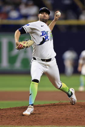 August 28, 2026, St. Petersburg, Florida, USA: Tampa Bay Rays starting pitcher Shane McClanahan (18) delivers a pitch during an MLB, Baseball Herren, USA game against the San Diego Padres on August 28, 2026 at Tropicana Field. The Rays beat the Padres 9-4. St. Petersburg USA - ZUMAh180 20260828_zsp_h180_099 Copyright: xKimxHukarix