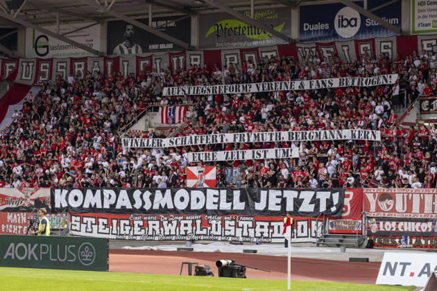 Regionalliga Nordost: FC Rot-Weiß Erfurt vs. BFC Preussen; Erfurt; 29.08.2026 Kompassmodell jetzt! FC Rot-Weiß Erfurt Fans Regionalliga Nordost: FC Rot-Weiß Erfurt vs. BFC Preussen; Steigerwaldstadion Erfurt; 29.08.2026 Copyright: xBEAUTIFULxSPORTS Duehringx