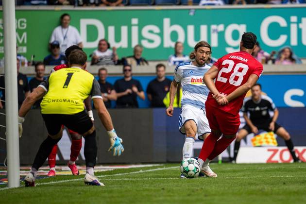 3.Liga MSV Duisburg - Würzburger Kickers ** NUR FÜR REDAKTIONELLE ZWECKE ** EDITORIAL USE ONLY **<p>Fußball 3.Liga MSV Duisburg - Würzburger Kickers am 29.08.26 in der Schauinsland-Reisen Arena in Duisburg Joshua Bitter ( Duisburg ) Duisburg Copyright: JakobxKlos