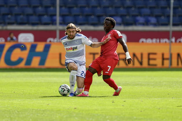 29.08.2026, GER, Fussball, Herren, 3. Liga, Saison 2026 2027, MSV Duisburg - FC Würzburger Kickers Can Coskun (Duisburg) und Pedro Muteba (Würzburg) im Kampf um den Ball Duisburg schauinsland-reisen-Arena Nordrhein-Westfalen Deutschland Copyright: xAdrianxSchlüterx